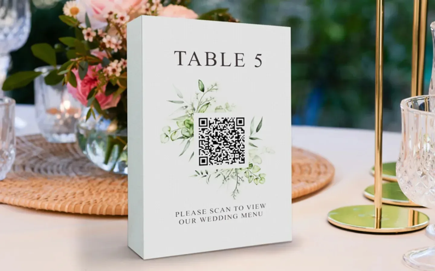 Wooden photo block displaying table number 5 and a QR code for accessing the wedding menu